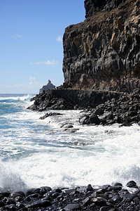 西班牙拉戈梅岛沿岸的岩石图片