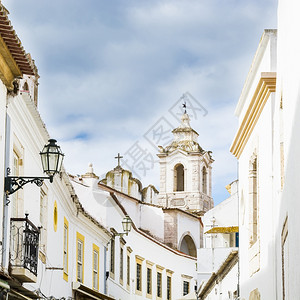 在葡萄牙中世纪城市的古老建筑中图片