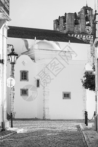 在西南葡萄牙城市的古老建筑中图片