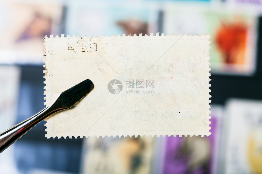 集邮概念在邮票上挂有印章在邮票上贴有未使用的胶背面图片