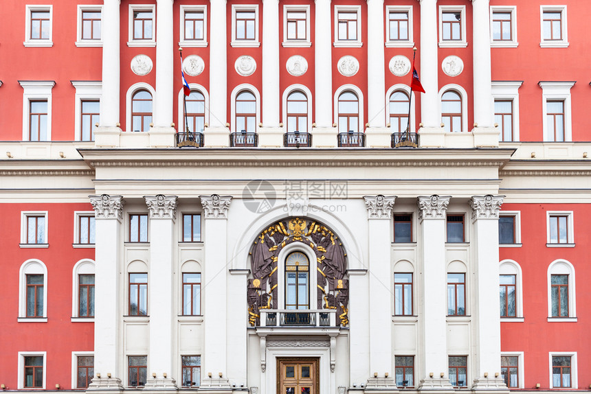 在莫斯科市Tverskaya街的莫斯科市政厅大楼墙壁上宫殿建于1782年图片