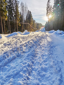 寒冬下雪的道路图片