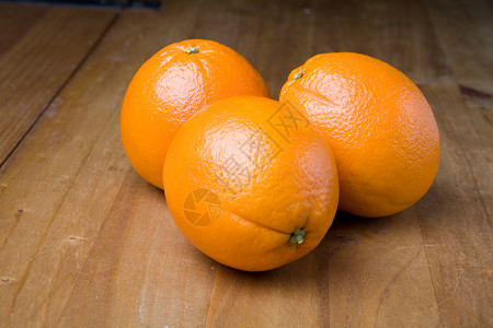 三个橙子背景图片
