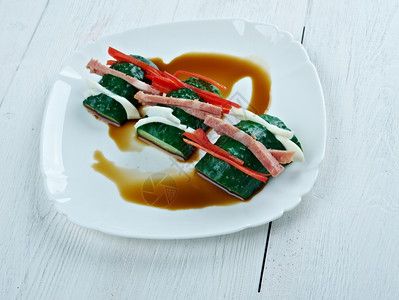 塞满泡菜传统的香料黄瓜Seon韩国传统菜肴设计图片