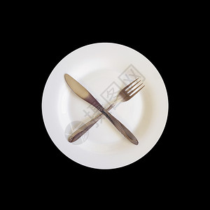 陶器订购刀叉在盘子上与黑色隔开刀叉在白盘上与黑色隔开图片