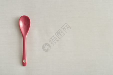 脆弱的白色背景粉红玻璃茶匙被孤立白色的厨房图片
