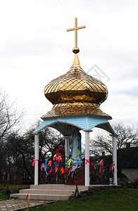 乌克兰城市Ostrozhets的礼拜堂相信圆顶图片