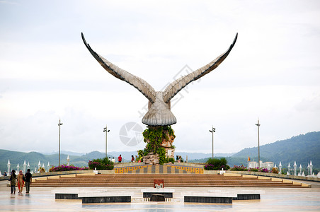 马来西亚人正方形兰卡威一只鹰雕像马来西亚兰卡维的象征图片