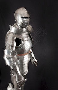 优质的古董中世纪骑士的盔甲金属保护士兵不受对手冲撞金属保护古老的图片