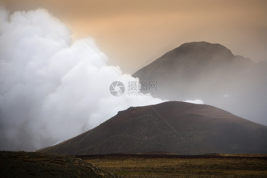 冰岛克拉夫火山穴喷发的蒸汽陨石坑户外景观图片