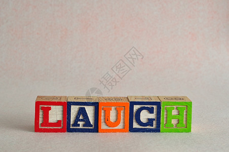 用积木拼成的字母laugh图片