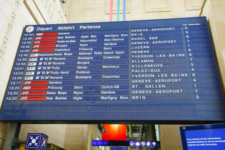 旅游车站列火委员会日程安排和到达站台旅行图片