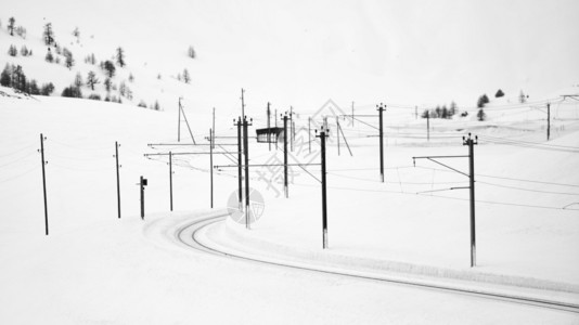 雪中的火车路线图片