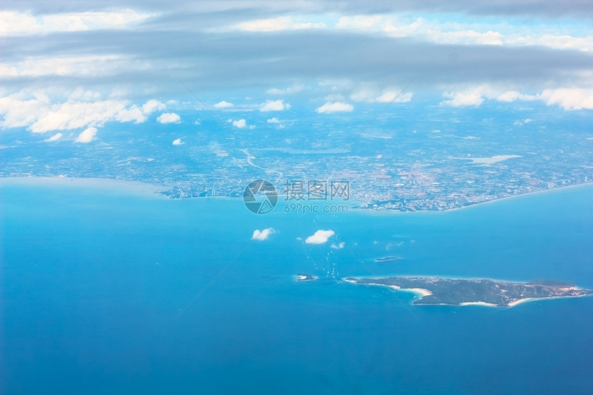 景观飞机上的岛屿视图热带闪电图片