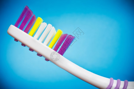 牙刷紫色的卫生蓝图片
