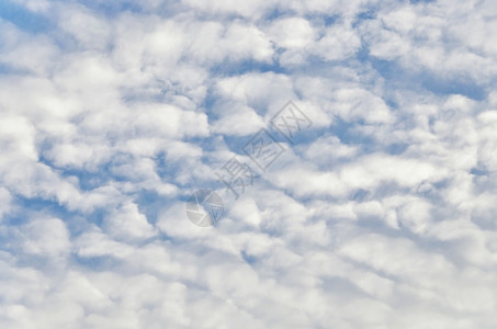 天空景观户外蓝色的天空与白花云正方形图片