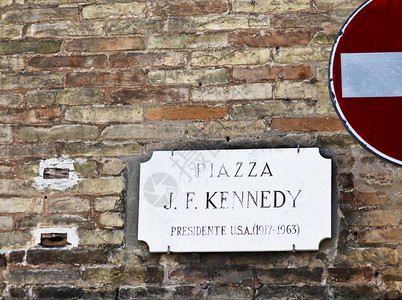 交通贡杰夫向在意大利雷文纳的美国前总统JF肯尼迪致敬图片