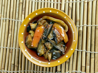 DisanXian菜由炒土豆茄子和甜辣椒制成西安烘烤肉丸图片