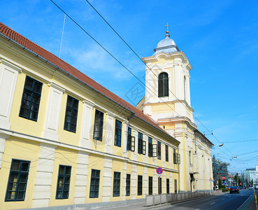 天主教寺庙城市Timisoara市罗马尼亚教堂和MisericordianMonks里程碑医院背景图片