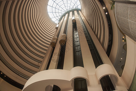 豪华酒店有灯光的电梯天花板金子建造图片