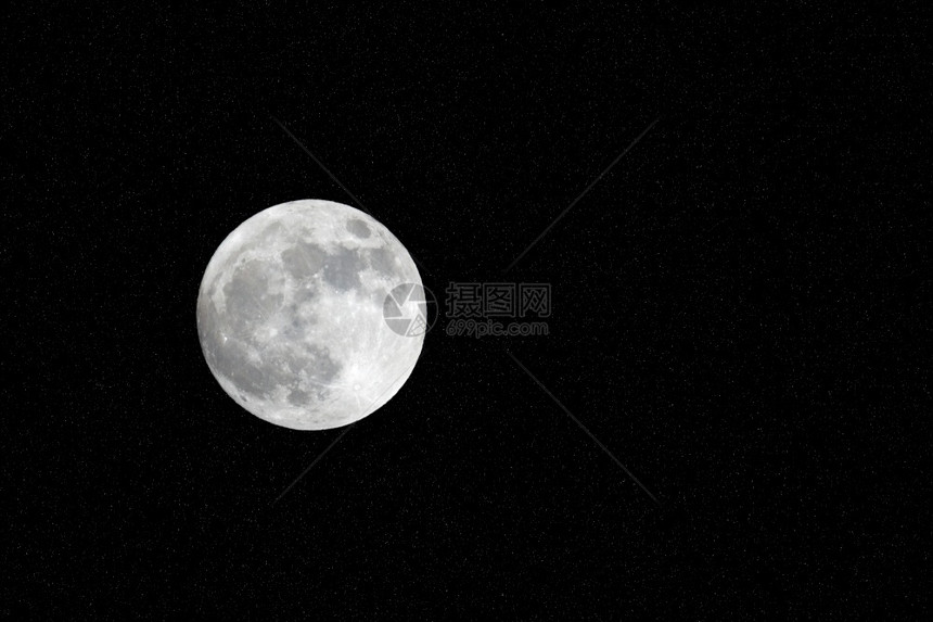 在星天空背景上的满月轨道光盘夜图片