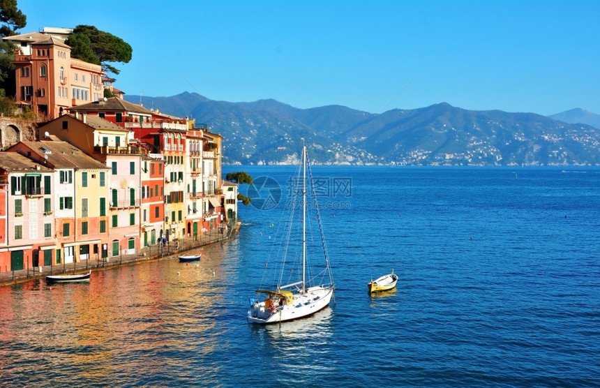 利古里亚意大安海岸建筑和船只风景的意大利波尔多菲诺镇地中海游艇图片