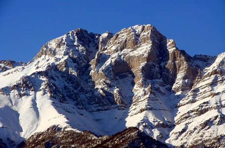 雪山景象和天空图片