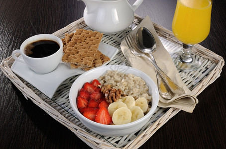 早餐水果燕麦碗和咖啡图片