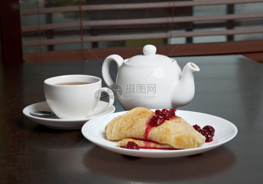 茶壶杯和樱桃味煎饼图片