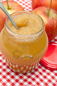 果冻水食物红金汉桌布上的苹果酱和高清图片