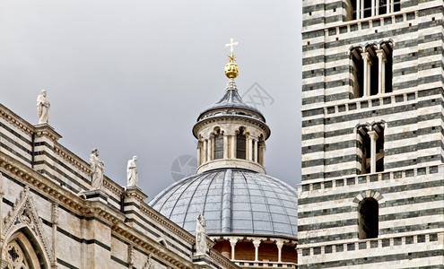 圆顶锡耶纳大教堂又称Duomo以法国哥特罗马和古典建筑风格造成建筑学高清图片素材