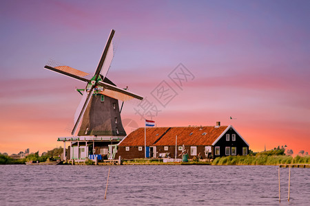 建筑的水日落时荷兰ZaanseSchanss传统风车赞塞图片