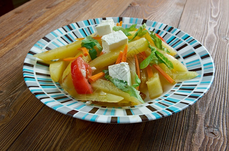 新鲜的青菜干草食品由淀粉食品和新鲜蔬菜结合组成的盘萝卜图片