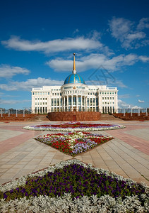 哈萨克斯坦总统府阿斯塔纳哈萨克坦天空雨建造图片
