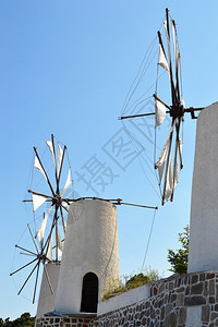风力发电的风车装置图片