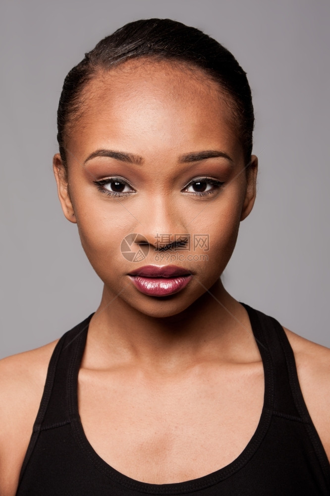 非洲人哈基又布拉西安美丽的亚洲黑人Blasian女人的脸容化妆品图片
