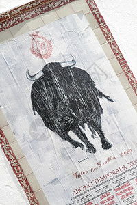 海报上涂画的黑公牛宣传斗统西班牙为了背景图片
