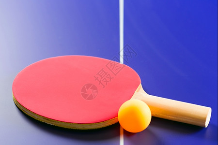 手红色的乒乓球比赛中玩家游戏蓝色的图片