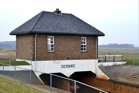 堰车站风荷兰Oudeschild的OudeSchans泵站图片