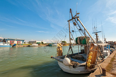 渔船停泊在港口内景观航海的老图片