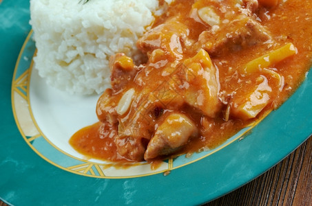 碗食物布丁Carapulcra秘鲁烹饪炖猪肉和脱水土豆配花生图片