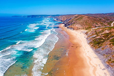水石头从葡萄牙西海岸的PraiaValeFigueiras自然图片