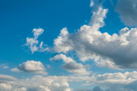 自然雅各布斯云彩的层背景美丽的大积云阳光图片