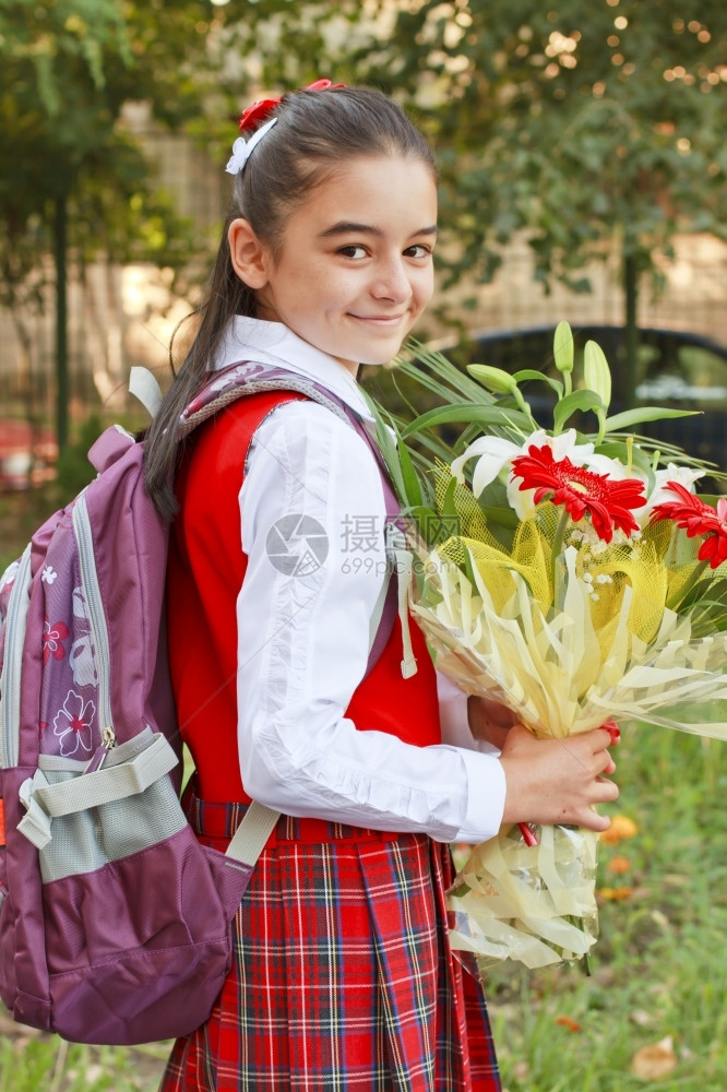 准备去上学的小学生图片