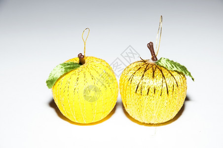 黄色的圣诞节玩具球模拟黄色彩果实的图片