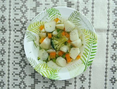 胡萝卜做的浓汤和菜背景图片