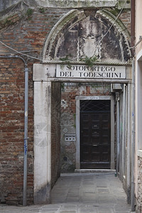 意大利威尼斯旧小街的美景里亚托丽的图片
