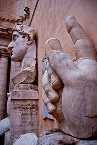 雅各布斯欧洲皇帝君士坦丁是罗马皇帝君士坦丁巨大雕像的一部分建筑学图片