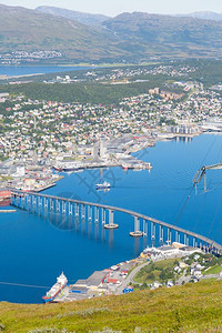挪威特罗姆索市北极圈夏天海图片