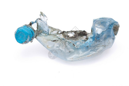 水压碎塑料蓝瓶滴反射图片
